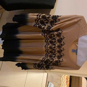 Beautiful Tunic. Great with with black leggings